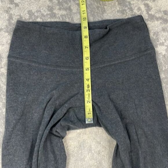 Lululemon Dhanurasana Crop II Leggings Dark Gray Ruched Back Cut Out Hem Sz 6 - Picture 11 of 15